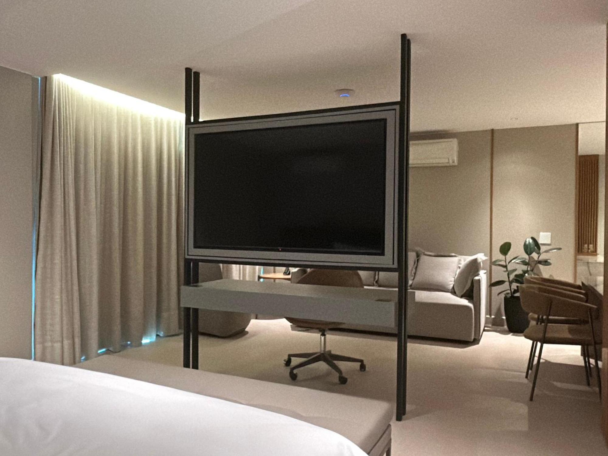 Jade Hotel Brasilia Candangolandia Dış mekan fotoğraf A television in a hotel room